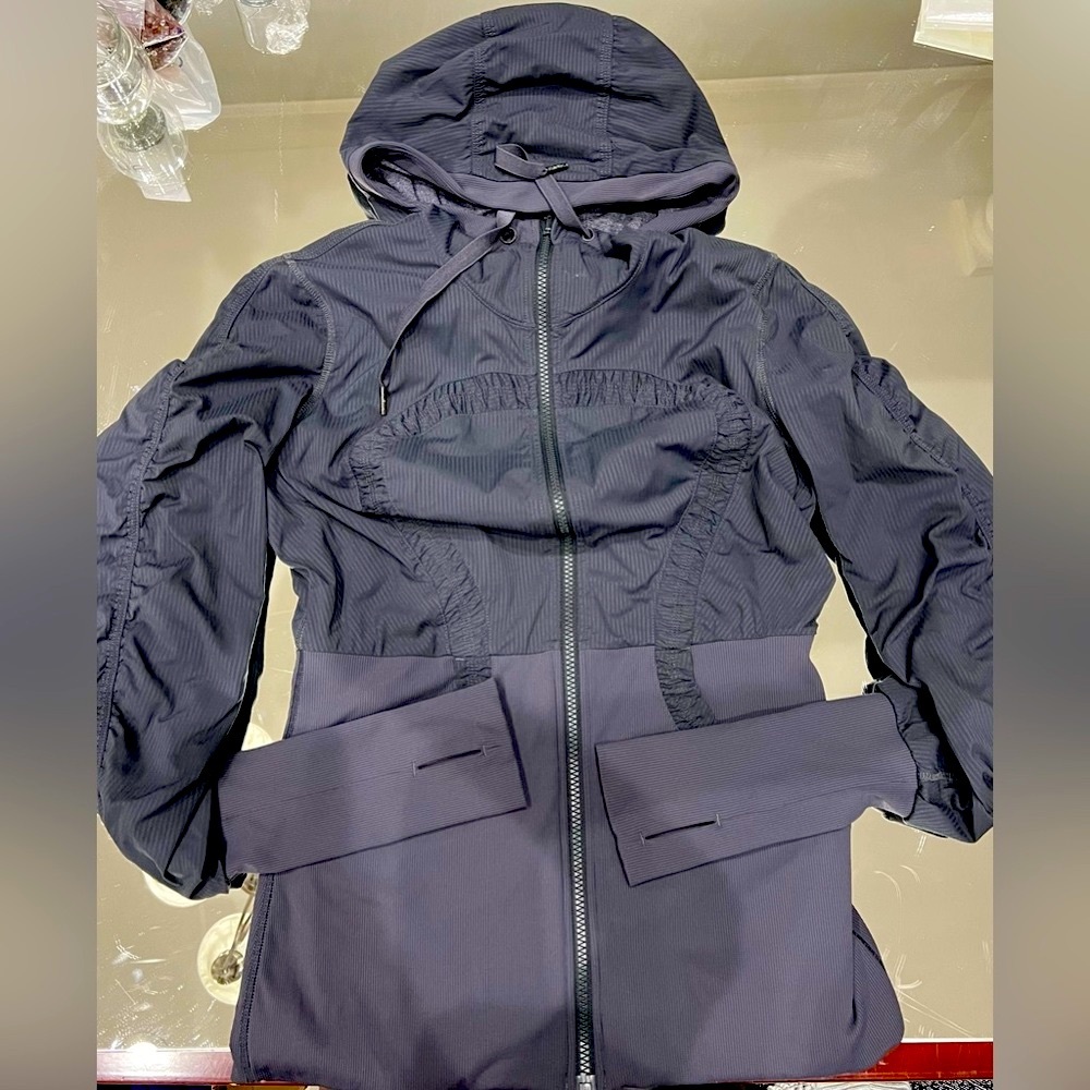 Lululemon reversible Jacket - Picture 3 of 4